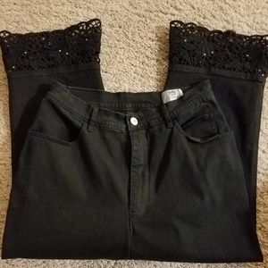 Lafei-Neir Black Jean Capris with lace